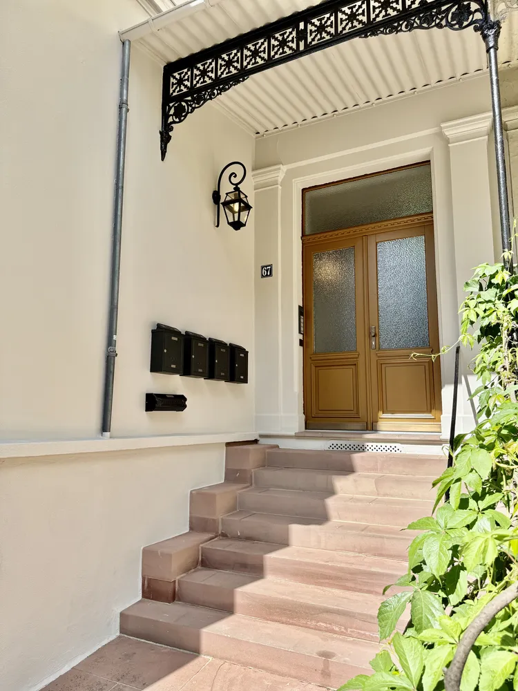4 Zimmer Wohnung mit 130 m² in Wiesbaden – Bild 2
