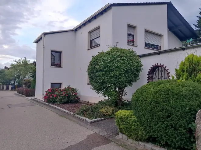 4 Zimmer Wohnung mit 130 m² in Regensburg – Bild 2