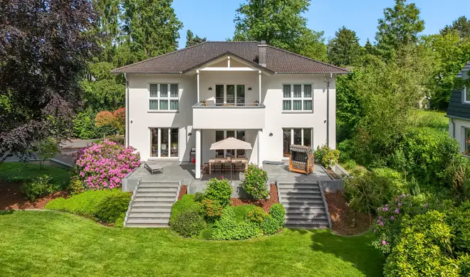 9 Zimmer Haus mit 387 m² in Düsseldorf – Bild 12