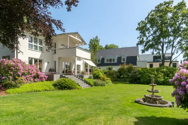 9 Zimmer Haus mit 387 m² in Düsseldorf – Bild 2