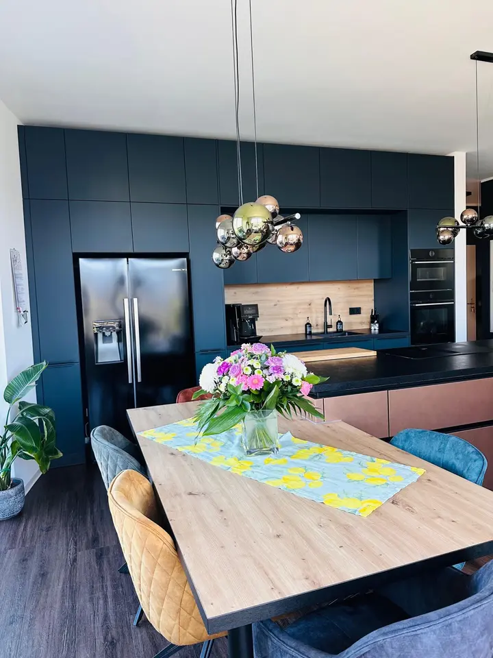 4 Zimmer Wohnung mit 175 m² in Limbach-Oberfrohna – Bild 1