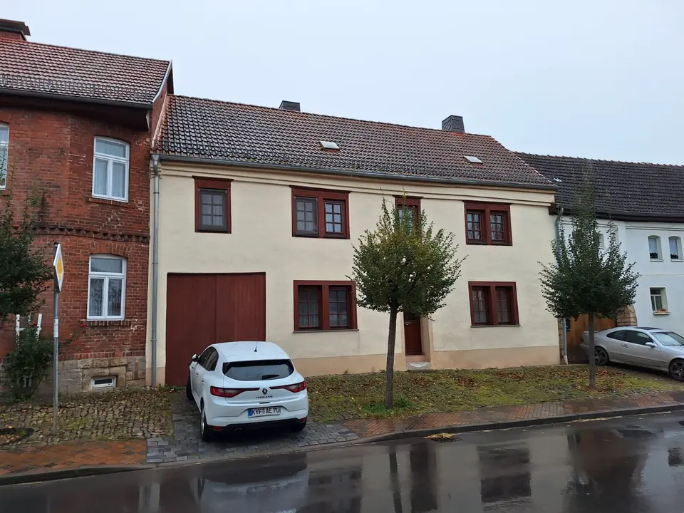 6 Zimmer Haus mit 250 m² in Halle (Saale) – Bild 2