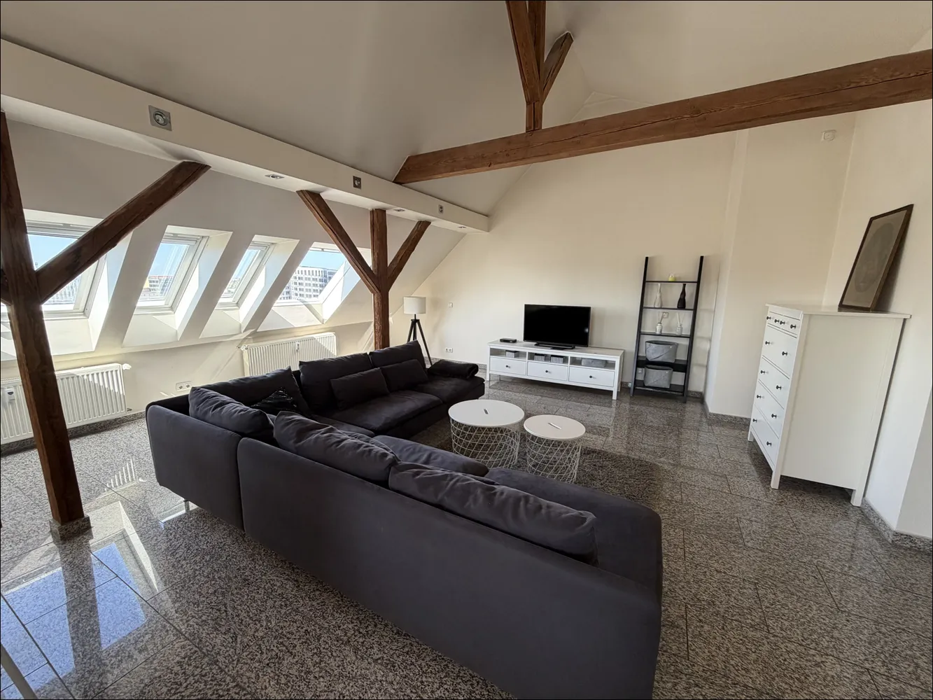 2 Zimmer Wohnung mit 100 m² in Aschaffenburg – Bild 1