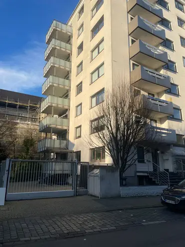 7 Zimmer Wohnung mit 191 m² in Düsseldorf – Bild 1