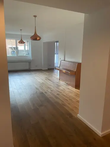7 Zimmer Wohnung mit 191 m² in Düsseldorf – Bild 2