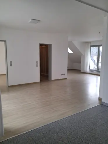 3 Zimmer Wohnung mit 89 m² in Saarbrücken – Bild 2