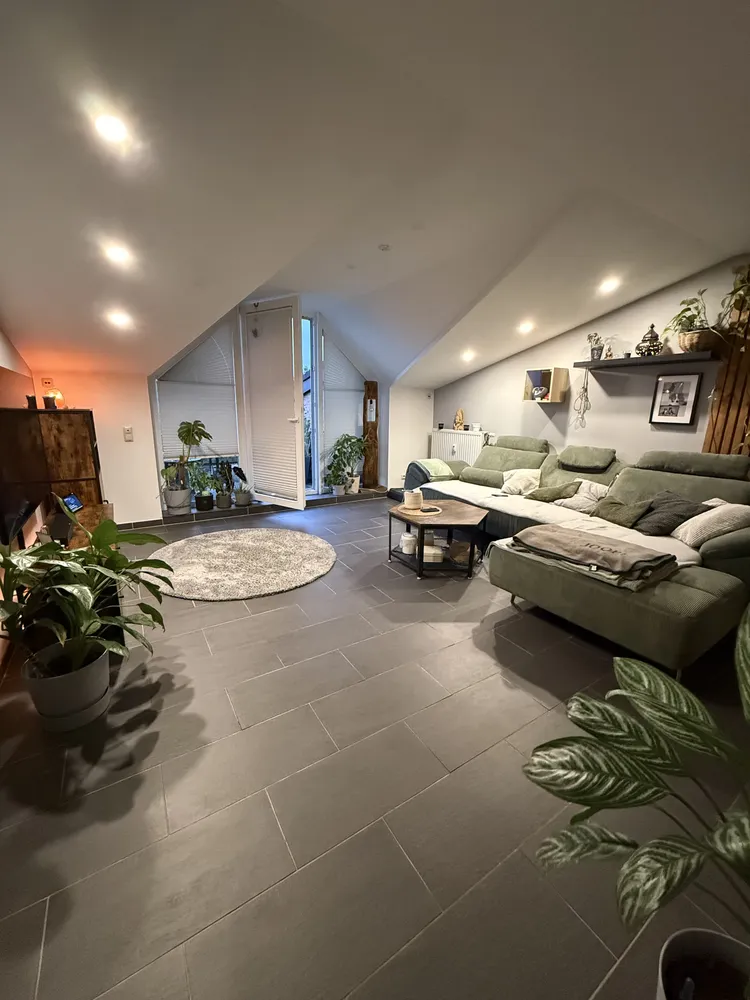 2 Zimmer Wohnung mit 77 m² in Köln – Bild 1