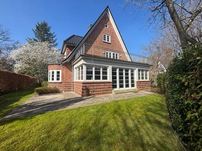 8 Zimmer Haus mit 260 m² in Hamburg – Bild 1