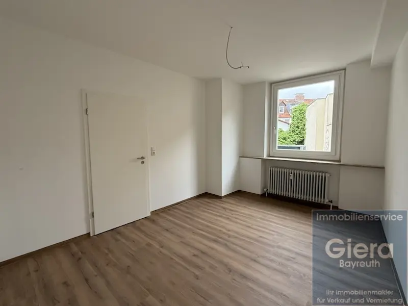 8 Zimmer Wohnung mit 15 m² in Bayreuth – Bild 1