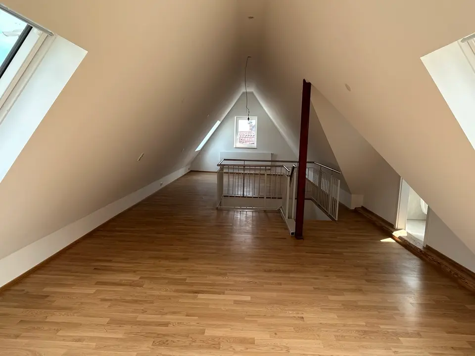 4 Zimmer Wohnung mit 100 m² in Würzburg – Bild 3