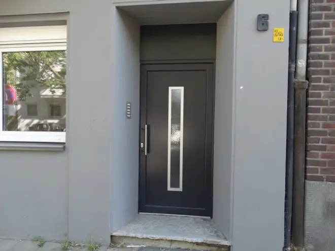 2 Zimmer Wohnung mit 102 m² in Neuss – Bild 2