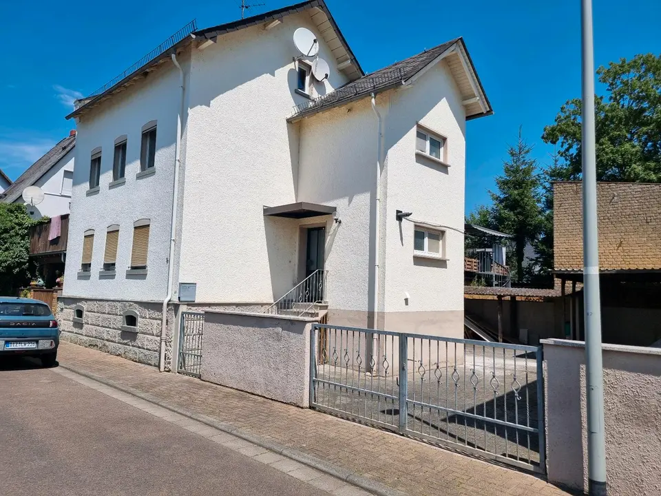 4 Zimmer Haus mit 120 m² in Frankfurt am Main – Bild 1