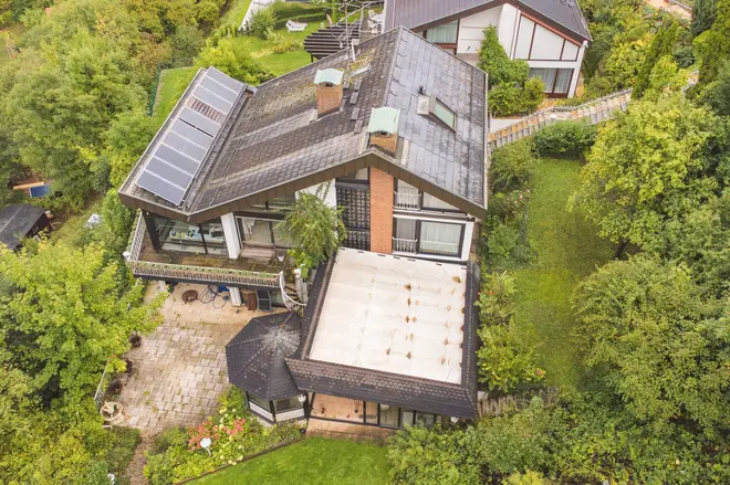 8 Zimmer Haus mit 393 m² in Stuttgart – Bild 2