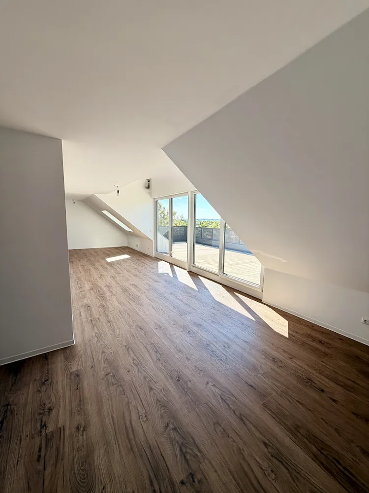 4 Zimmer Wohnung mit 163 m² in Rostock – Bild 1