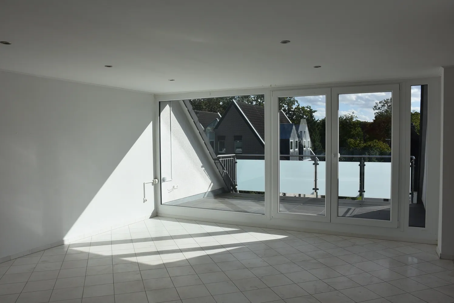 4 Zimmer Wohnung mit 127 m² in Leverkusen – Bild 2