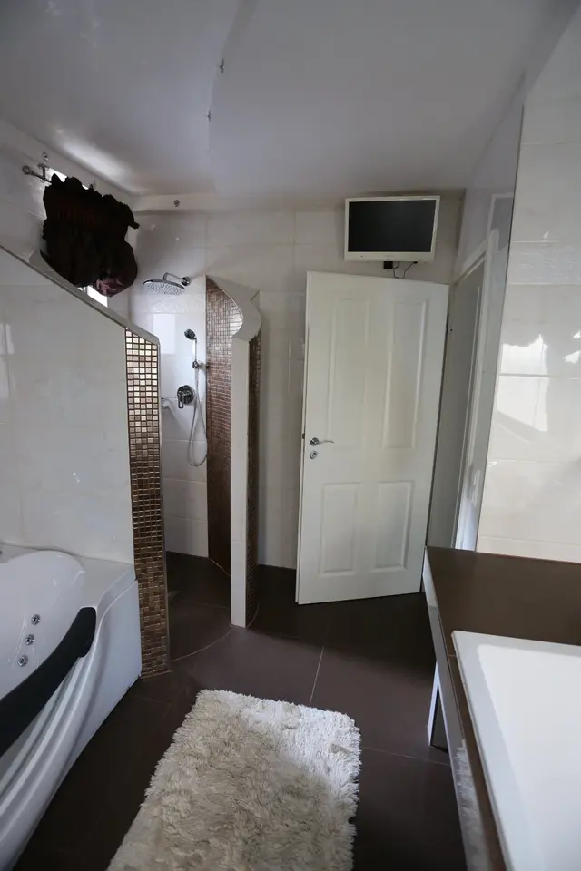 6 Zimmer Wohnung mit 120 m² in Augsburg – Bild 7