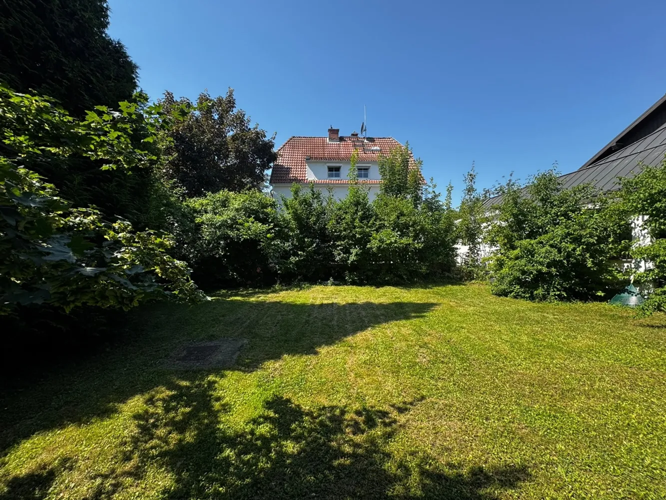 8 Zimmer Haus mit 200 m² in Wiesbaden – Bild 1