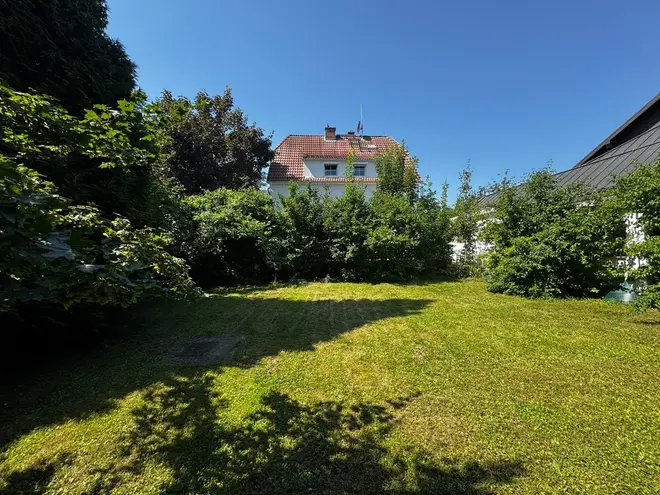 8 Zimmer Haus mit 200 m² in Wiesbaden – Bild 1