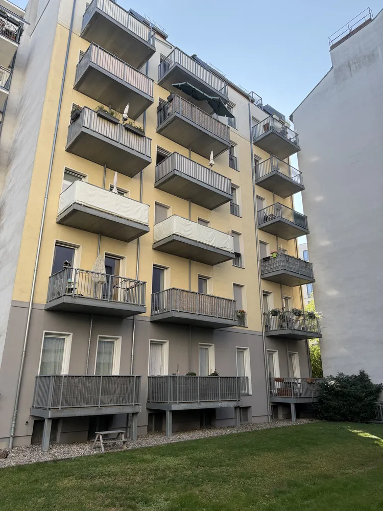 4 Zimmer Wohnung mit 107 m² in Berlin – Bild 2