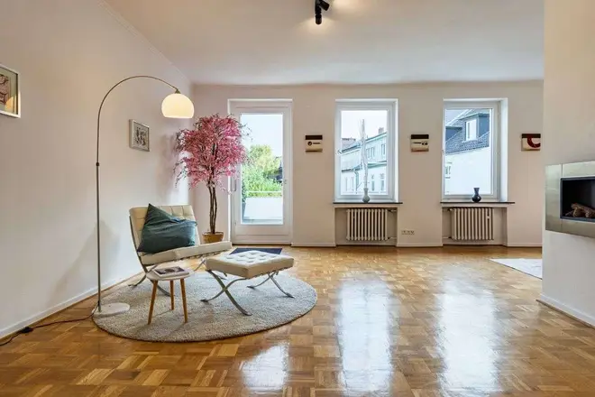 8 Zimmer Haus mit 323 m² in Düsseldorf – Bild 1