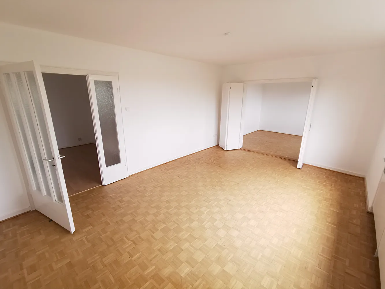 6 Zimmer Wohnung mit 136 m² in Hannover – Bild 1