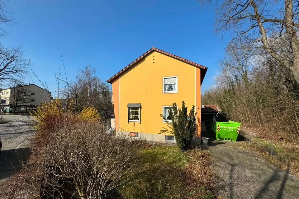8 Zimmer Haus mit 219 m² in Dachau – Bild 1