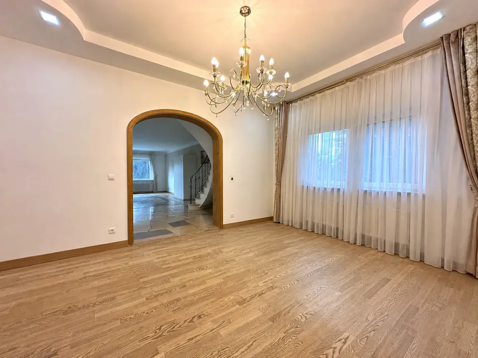 5 Zimmer Wohnung mit 180 m² in Augsburg – Bild 8