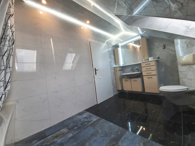 2 Zimmer Wohnung mit 77 m² in Berlin – Bild 12