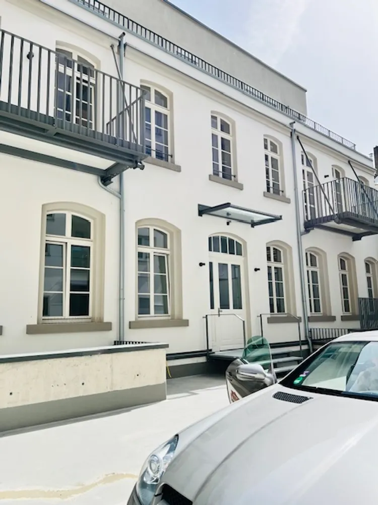 4 Zimmer Wohnung mit 125 m² in Wiesbaden – Bild 2