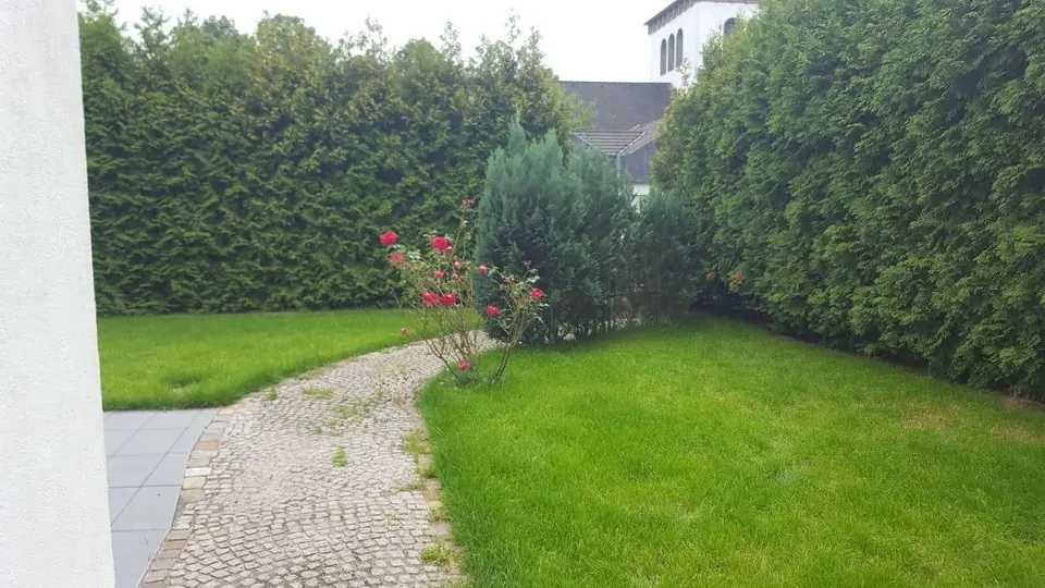 8 Zimmer Haus mit 244 m² in Leverkusen – Bild 2