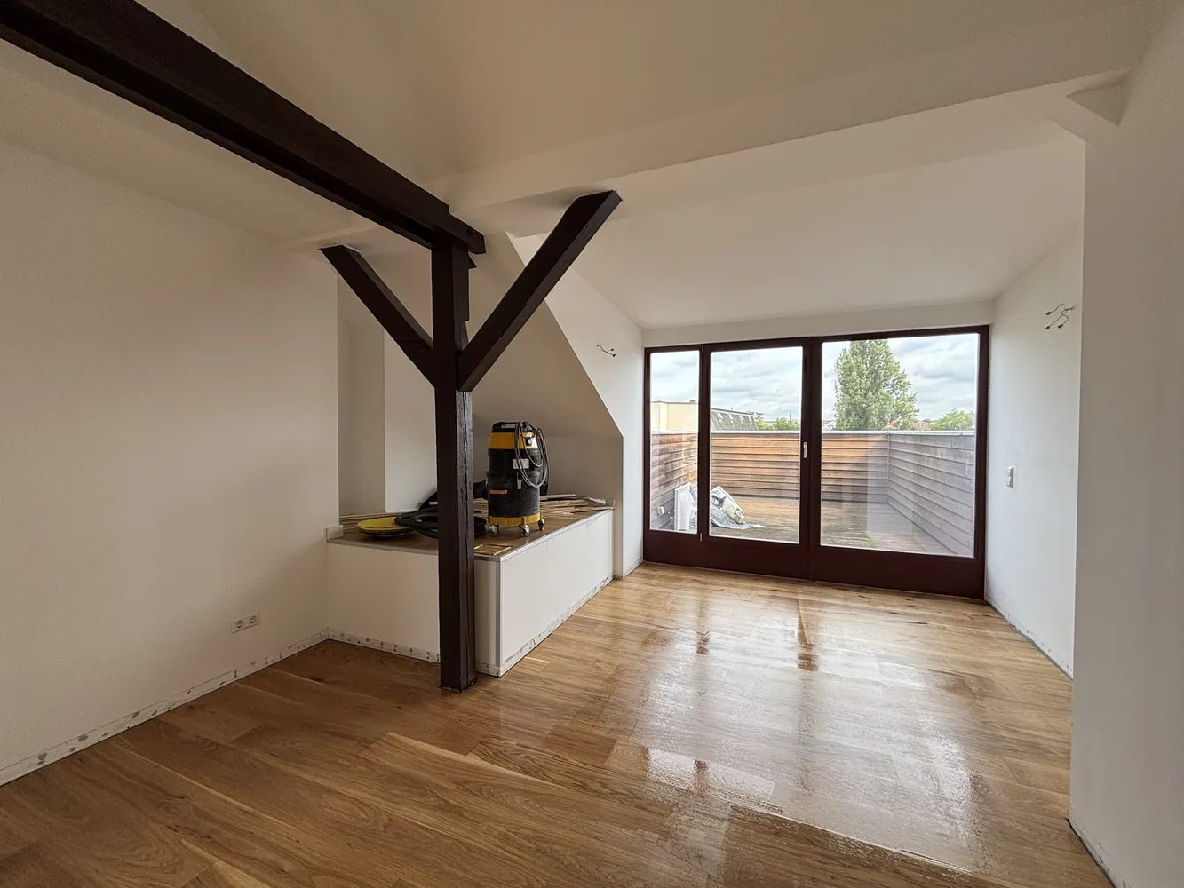 3 Zimmer Wohnung mit 106 m² in Dresden – Bild 1