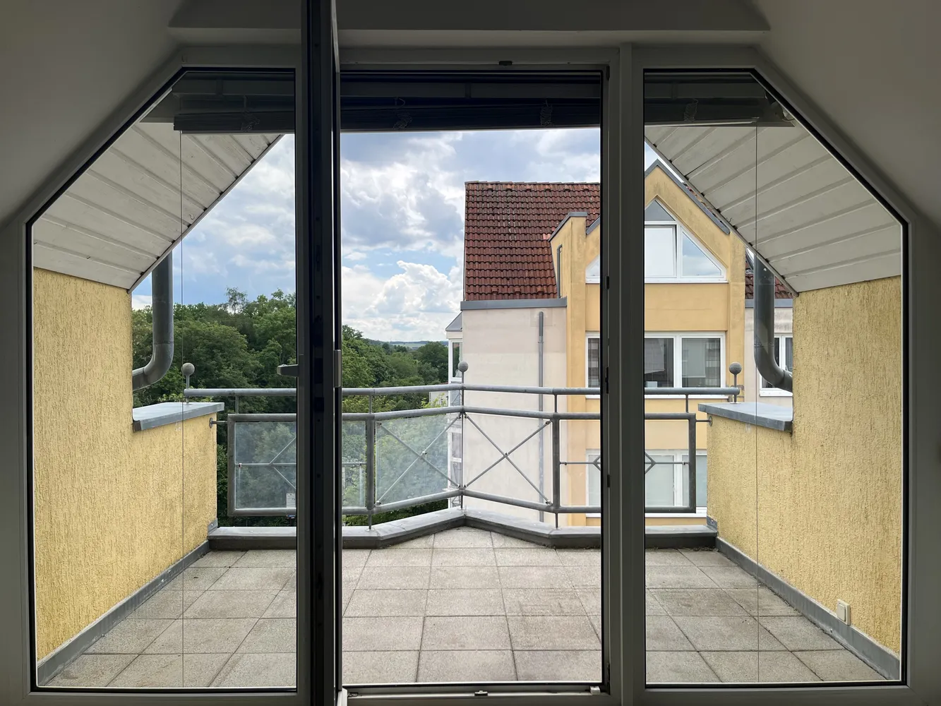 2 Zimmer Wohnung mit 84 m² in Plauen – Bild 1