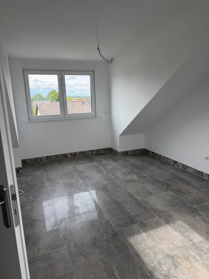 5 Zimmer Wohnung mit 140 m² in Brühl – Bild 1