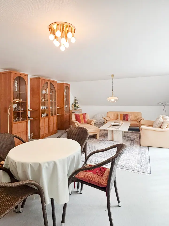 4 Zimmer Wohnung mit 170 m² in Wilhelmshaven – Bild 1