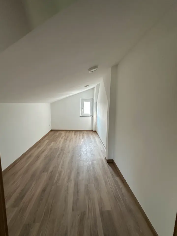 5 Zimmer Wohnung mit 125 m² in Plauen – Bild 9