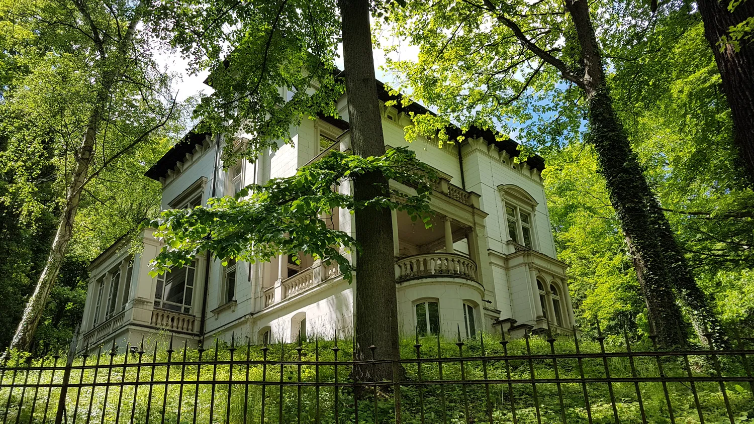 5 Zimmer Wohnung mit 175 m² in Gera – Bild 1