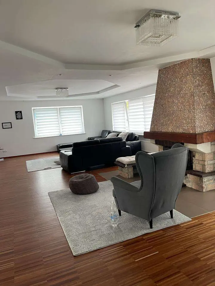 4 Zimmer Haus mit 170 m² in Frankfurt am Main – Bild 1