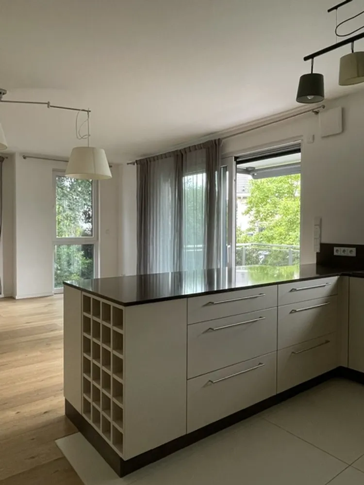 4 Zimmer Wohnung mit 119 m² in Wiesbaden – Bild 1