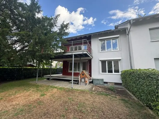 6 Zimmer Wohnung mit 192 m² in Freiburg im Breisgau – Bild 1