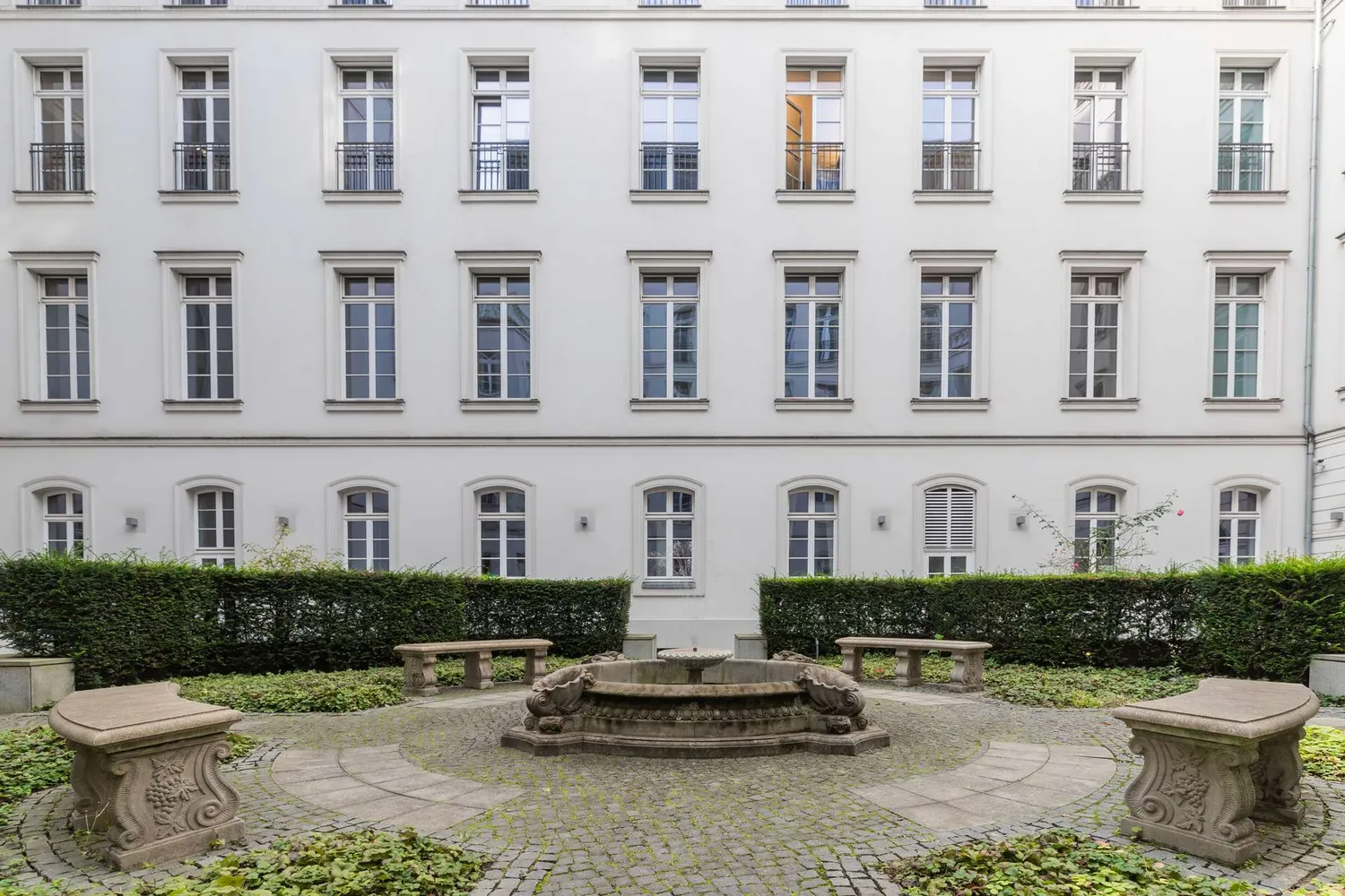 5 Zimmer Wohnung mit 346 m² in Berlin – Bild 1