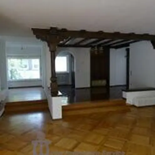 7 Zimmer Haus mit 320 m² in Homburg – Bild 1