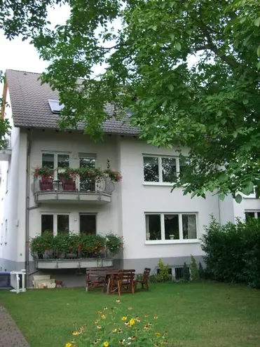 4 Zimmer Wohnung mit 95 m² in Wiesbaden – Bild 2