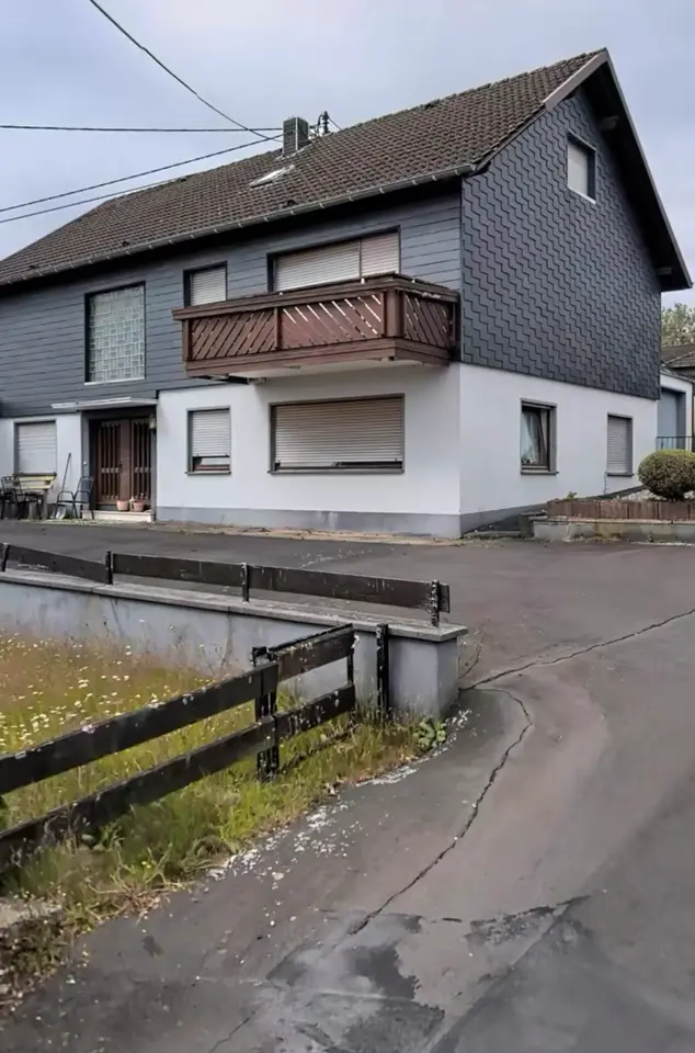 9 Zimmer Haus mit 307 m² in Siegen – Bild 2