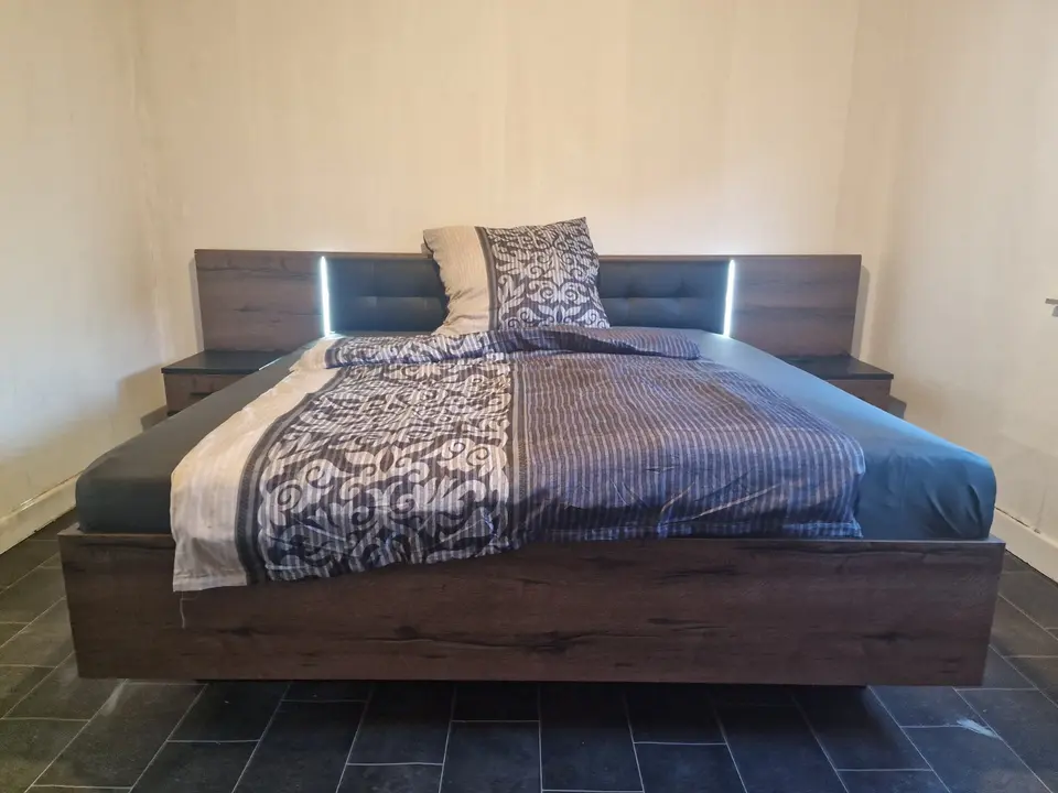 WG-Zimmer mit 150 m² in Monheim am Rhein – Bild 1
