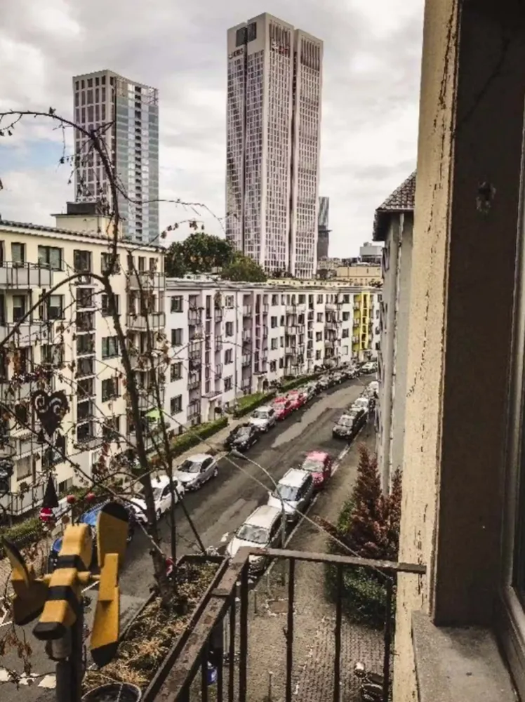 WG-Zimmer mit 30 m² in Frankfurt am Main – Bild 1