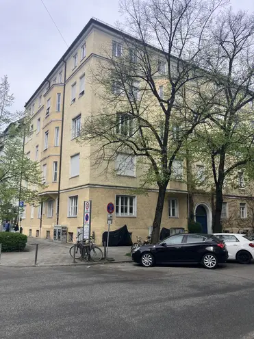 7 Zimmer Wohnung mit 196 m² in München – Bild 1