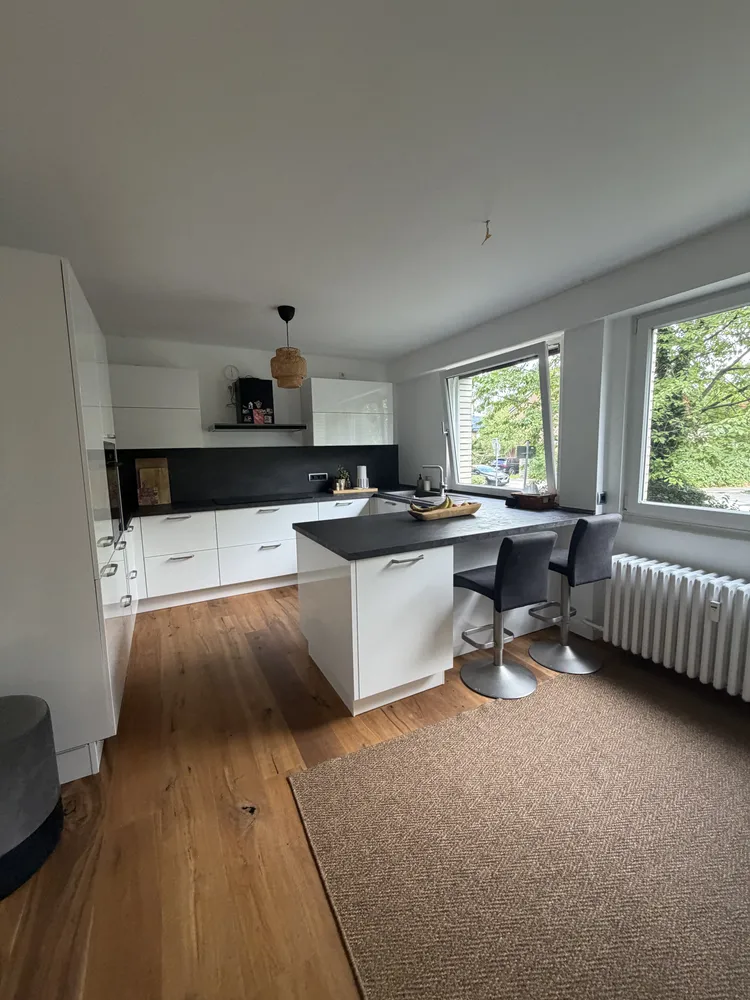 6 Zimmer Wohnung mit 225 m² in Düsseldorf – Bild 1