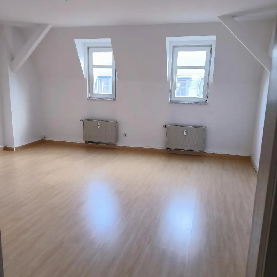3 Zimmer Wohnung mit 102 m² in Plauen – Bild 1