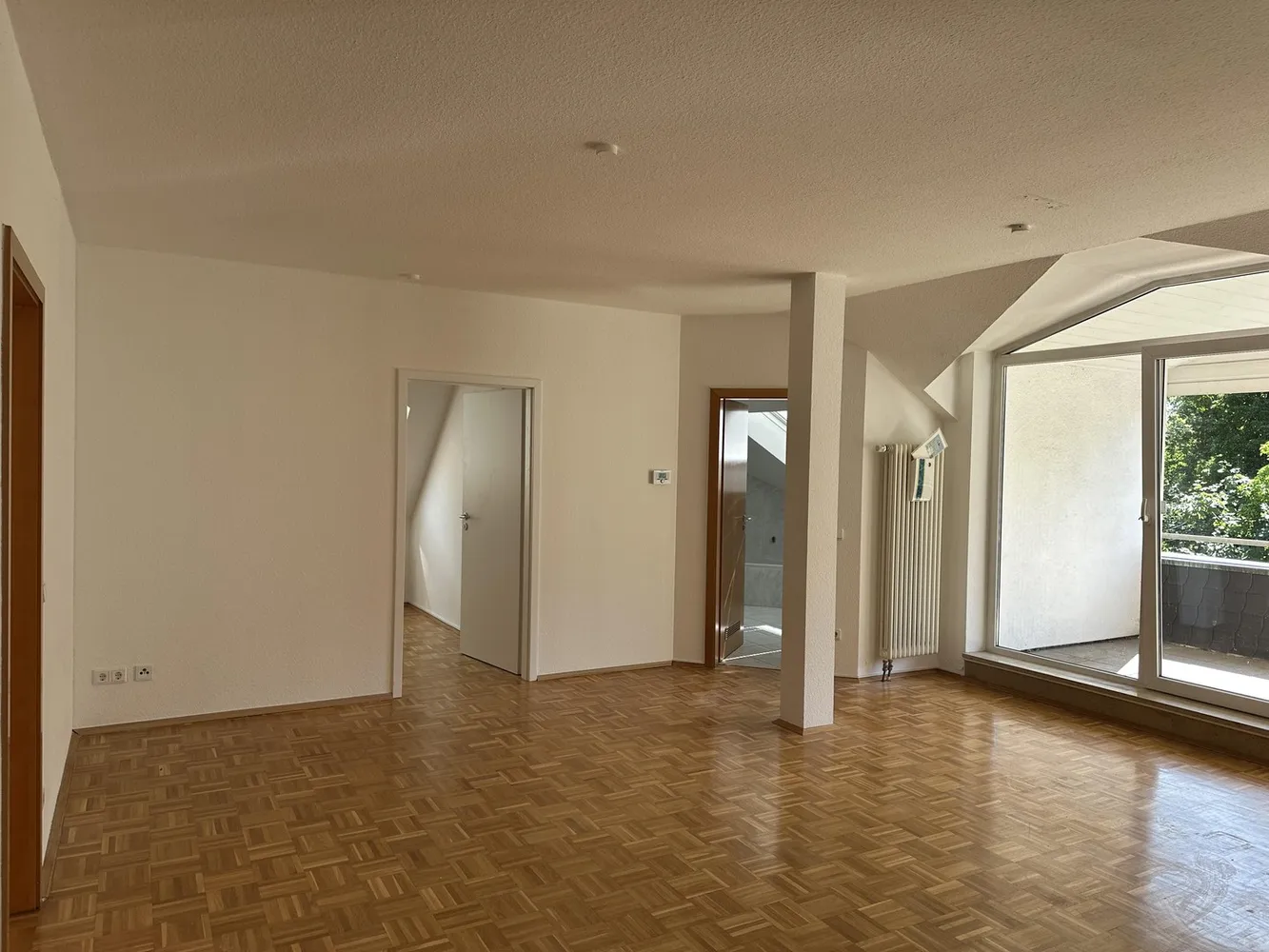 4 Zimmer Wohnung mit 106 m² in Kassel – Bild 2