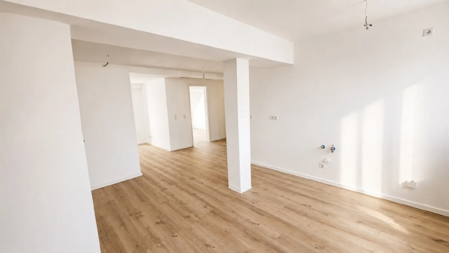 4 Zimmer Wohnung mit 98 m² in Erfurt – Bild 1
